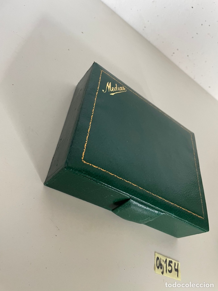 Antig&uuml;edades: Caja de medias antigua - Foto 2
