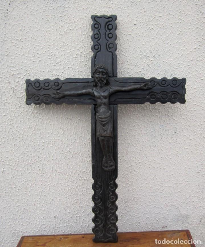 Antig&uuml;edades: Jesus crucificado, madera tallada - Foto 1