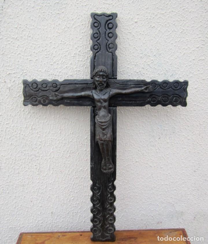 Antig&uuml;edades: Jesus crucificado, madera tallada - Foto 2