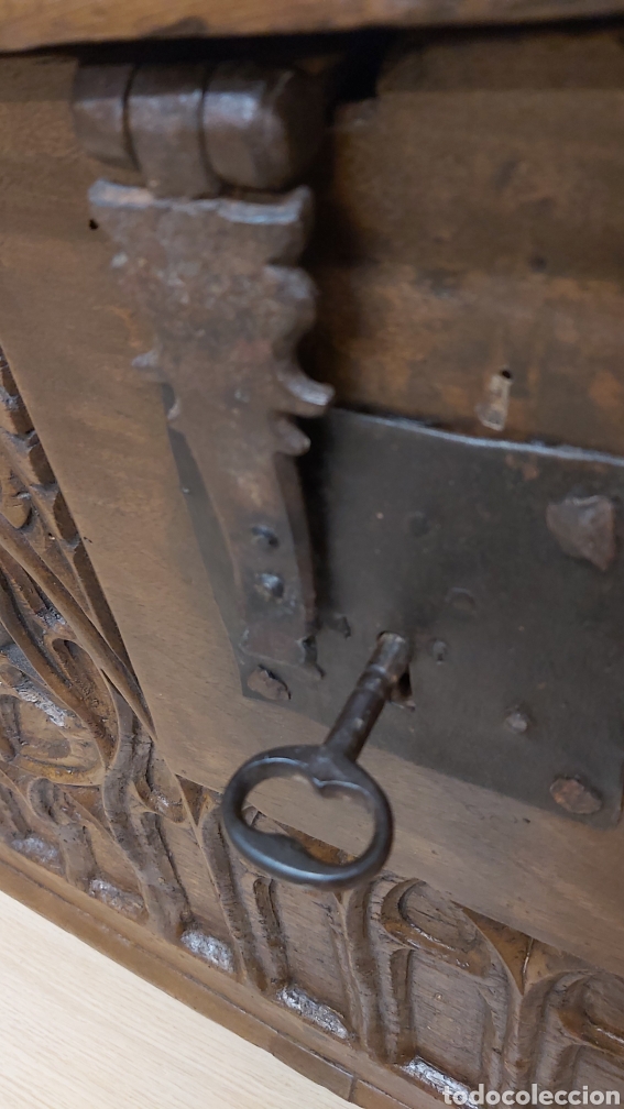 Antig&uuml;edades: Arc&oacute;n ba&uacute;l g&oacute;tico medieval en nogal - Foto 19