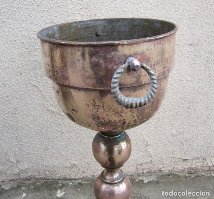 Antig&uuml;edades: Macetero de bronce y laton - Foto 4