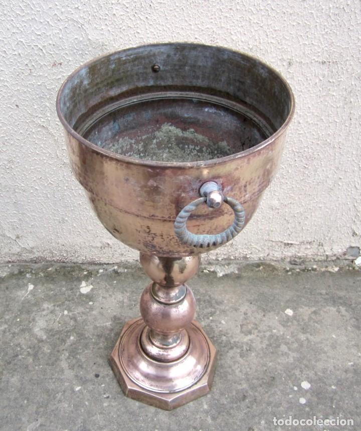 Antig&uuml;edades: Macetero de bronce y laton - Foto 5