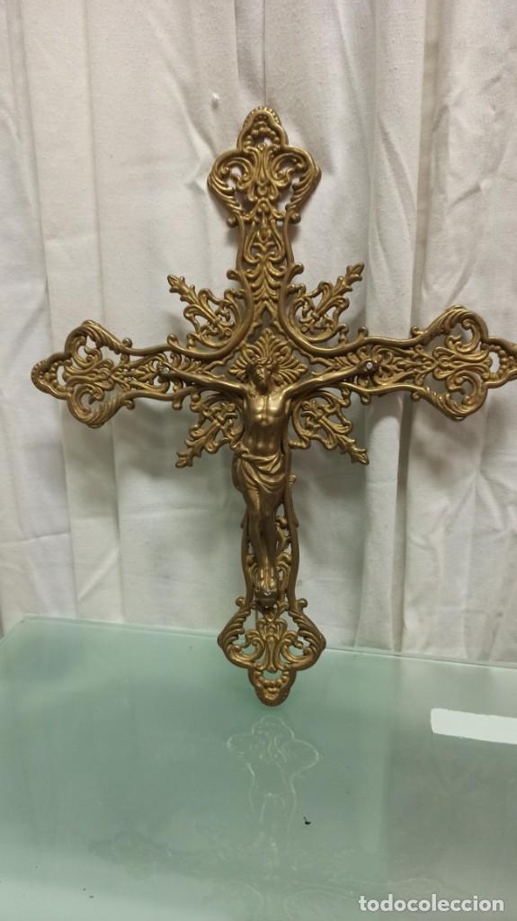 Antig&uuml;edades: CRUCIFIJO COLGAR EN BRONCE CALADO - Foto 2