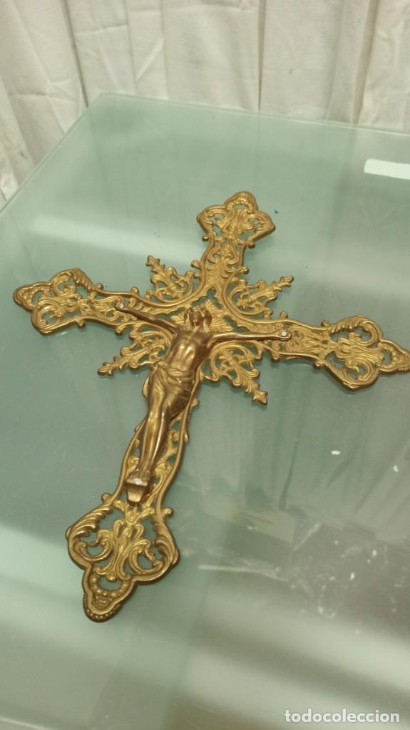 Antig&uuml;edades: CRUCIFIJO COLGAR EN BRONCE CALADO - Foto 3