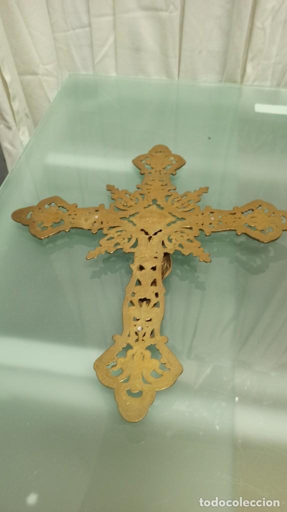 Antig&uuml;edades: CRUCIFIJO COLGAR EN BRONCE CALADO - Foto 4