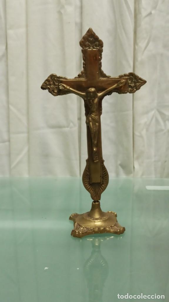 Antig&uuml;edades: CRUCIFIJO SOBREMESA EN BRONCE - Foto 1