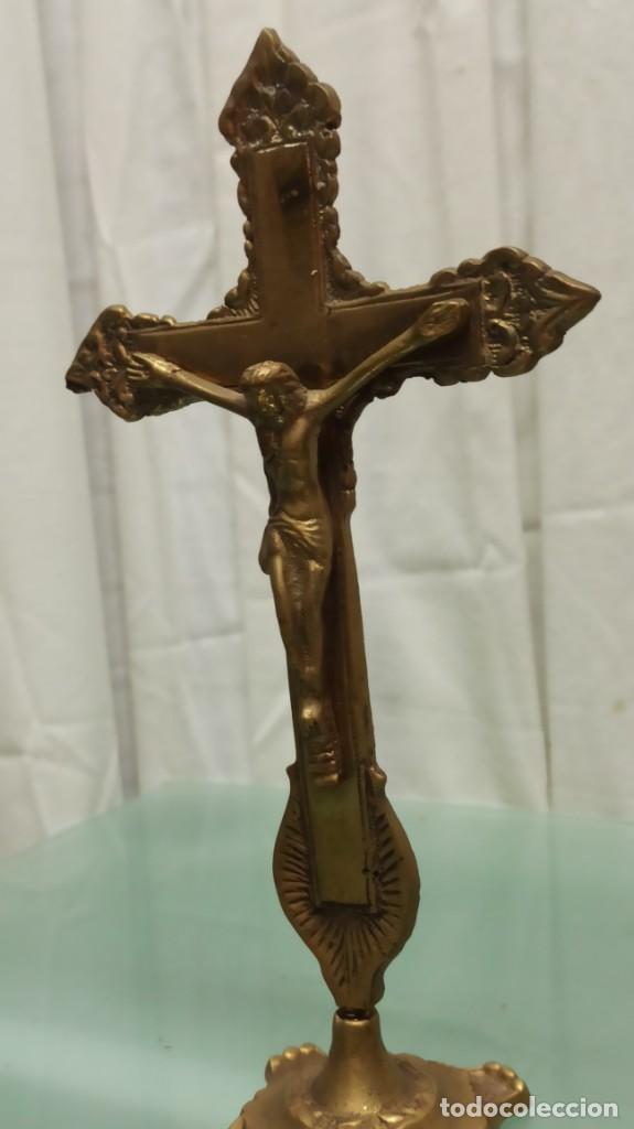 Antig&uuml;edades: CRUCIFIJO SOBREMESA EN BRONCE - Foto 2