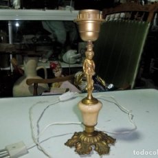 Antigüedades: ANTIGUA LAMPARA DE MESITA CON FIGURA DE NIÑO EN BRONCE. Lote 323211653