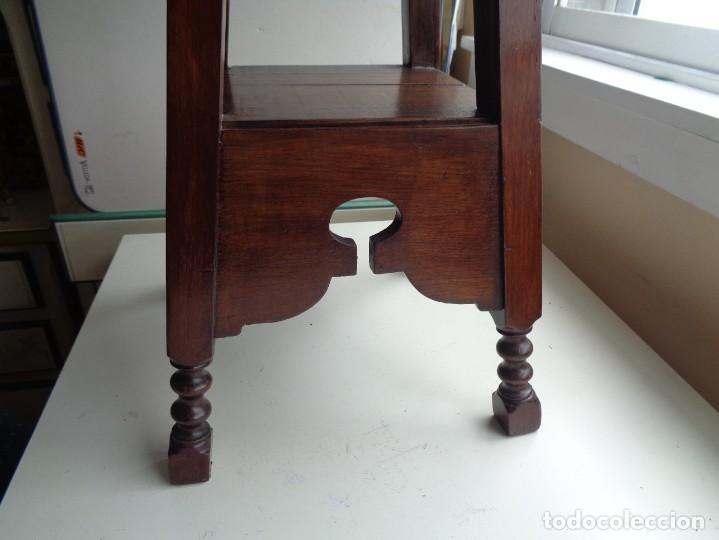 Antig&uuml;edades: ANTIGUO TABURETE DE MADERA CON CUERO - Foto 3