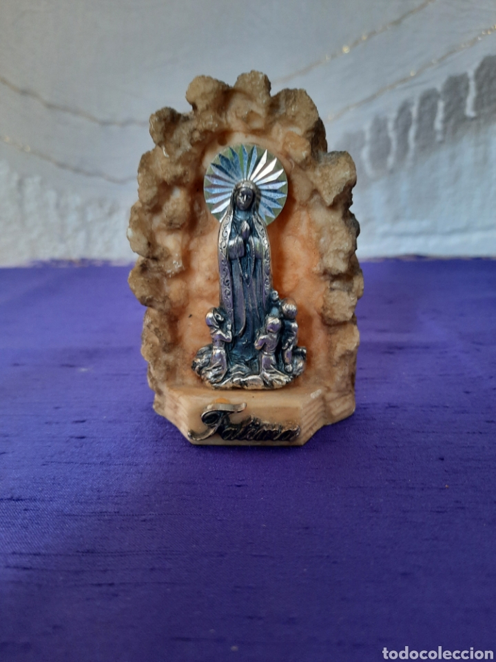 Antiguidades: Capillita de noche en piedra o resina y metal Virgen de Fatima