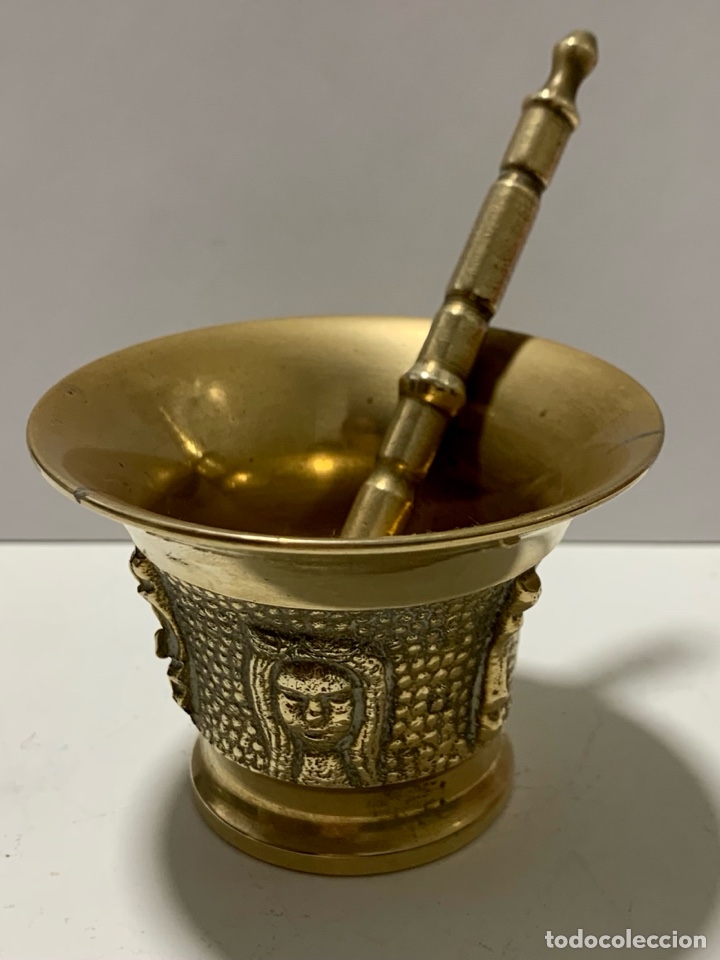 Antig&uuml;edades: Mortero de bronce / Relieves caras de mujer - Foto 2
