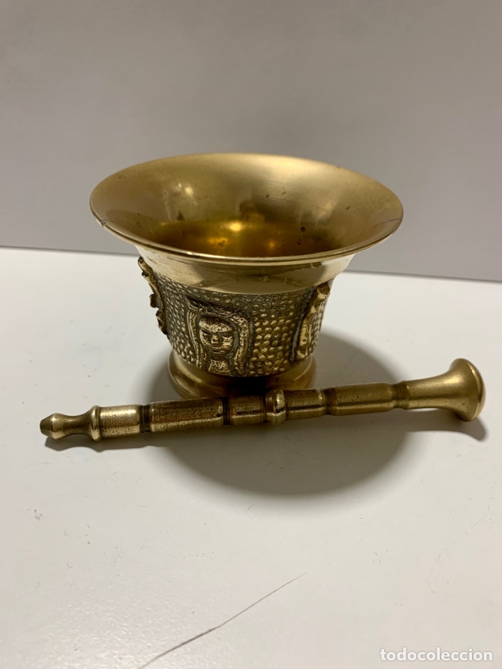 Antig&uuml;edades: Mortero de bronce / Relieves caras de mujer - Foto 4