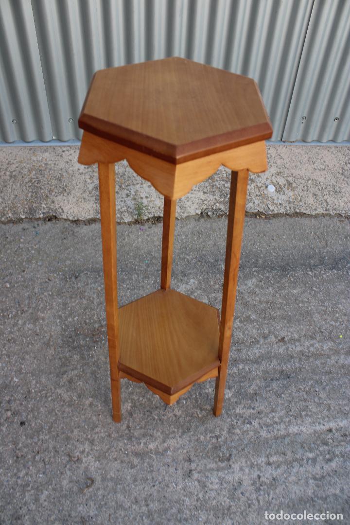 Antig&uuml;edades: mesita peana de madera - Foto 2