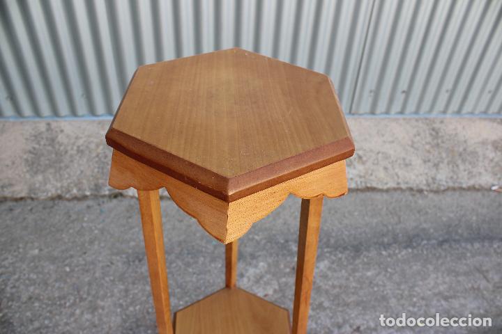 Antig&uuml;edades: mesita peana de madera - Foto 3