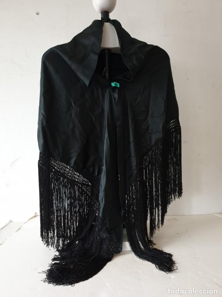 Antig&uuml;edades: Mant&oacute;n triangular negro con flecos - Foto 1