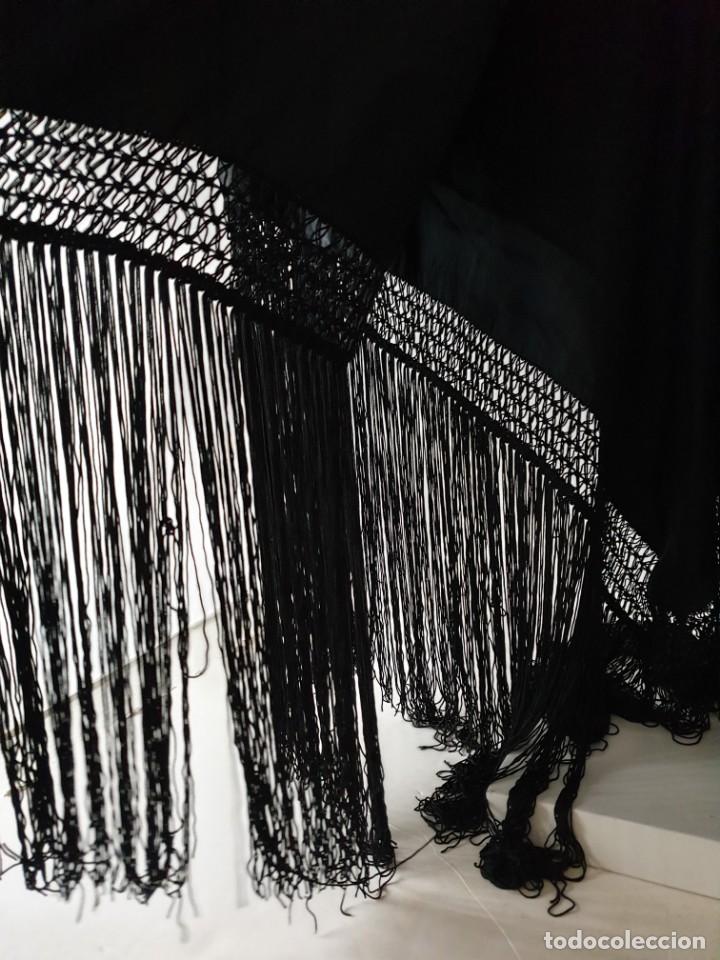 Antig&uuml;edades: Mant&oacute;n triangular negro con flecos - Foto 2