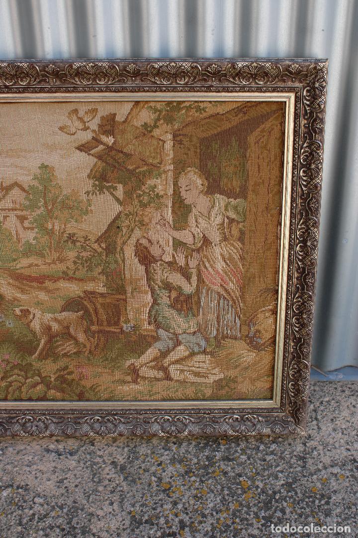 Antig&uuml;edades: cuadro tapiz con galanes - Foto 4
