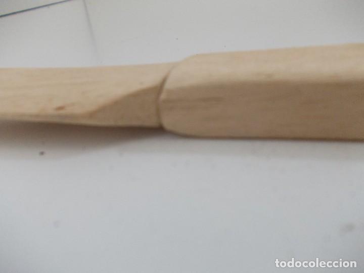 Antig&uuml;edades: Cuchillo echo en madera dos piezas - Foto 2