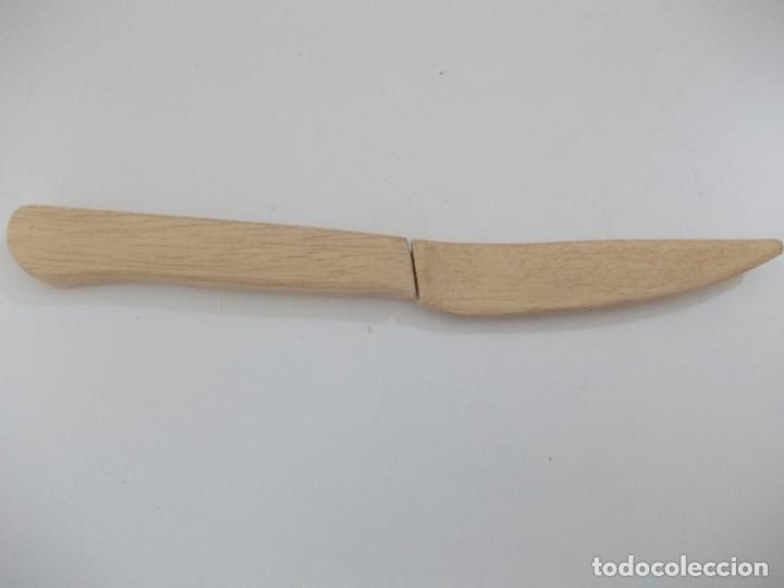 Antig&uuml;edades: Cuchillo fabricado en madera dos piezas - Foto 1