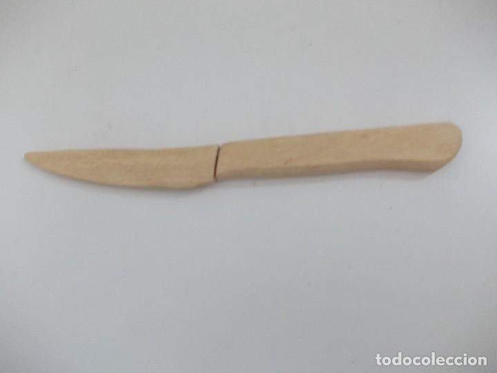 Antig&uuml;edades: Cuchillo fabricado en madera dos piezas - Foto 2
