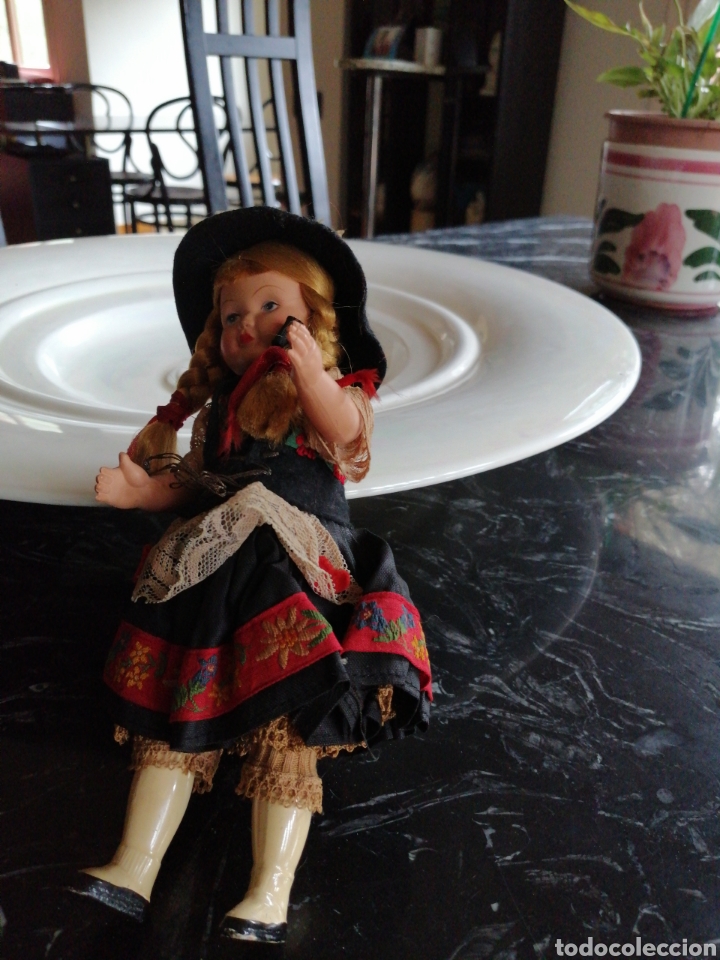 Antig&uuml;edades: Mu&ntilde;eca regional d celuloide - Foto 3
