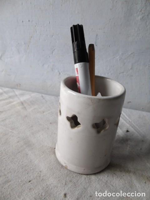 Antig&uuml;edades: porta boligrafos ceramica blanca