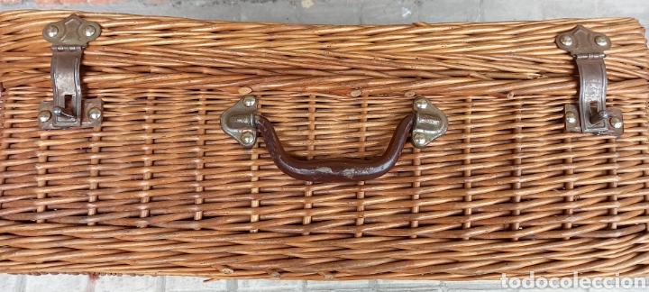 Antig&uuml;edades: Antigua maleta de mimbre para picnic