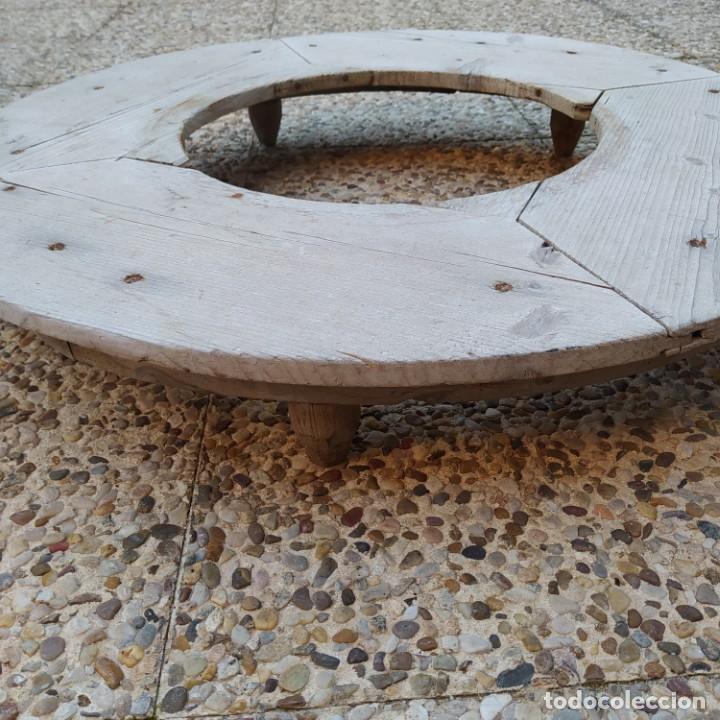 Antig&uuml;edades: Brasero de hierro con soporte de madera - Foto 4