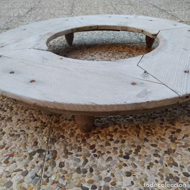 Antig&uuml;edades: Brasero de hierro con soporte de madera - Foto 5