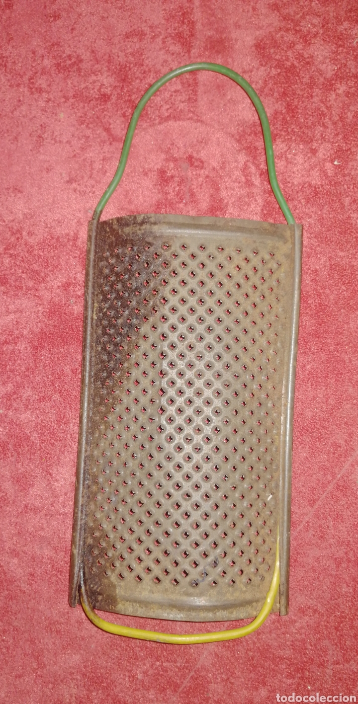 Antiguidades: ANTIGUO RALLADOR DE COCINA.EL ENVIO ESTA INCLUIDO.
