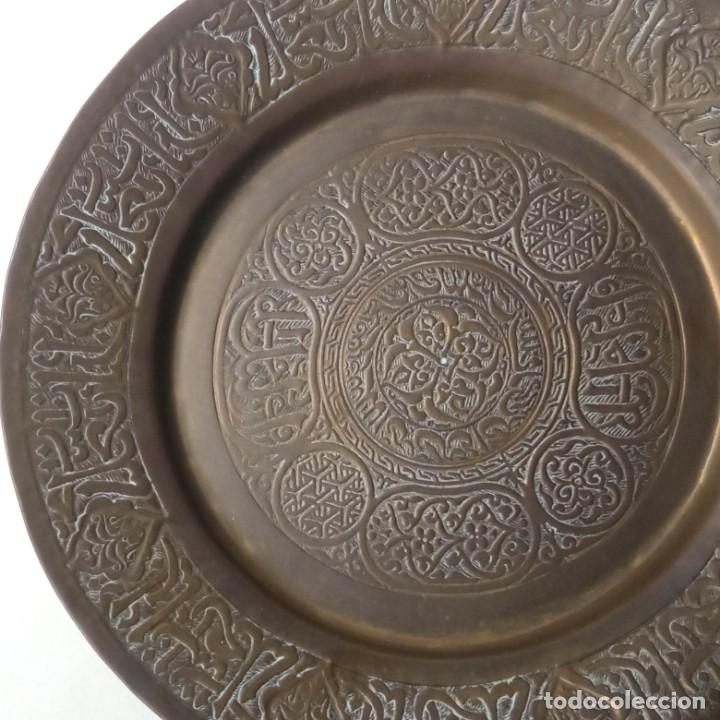 Antig&uuml;edades: PLATO DE BRONCE REPUJADO - Foto 5