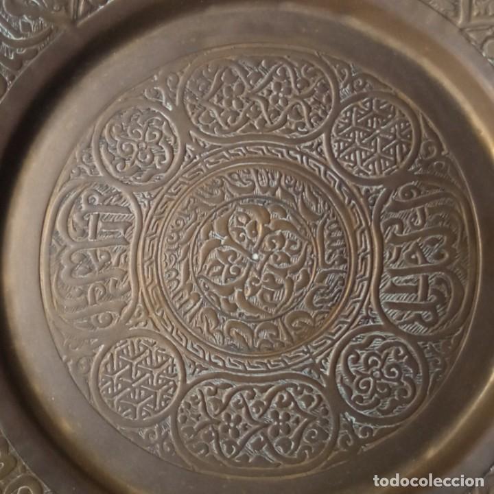 Antig&uuml;edades: PLATO DE BRONCE REPUJADO - Foto 6