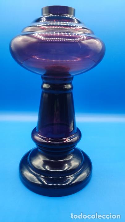Antig&uuml;edades: PAREJA DE QUINQUES EN CRISTAL MORADO - Foto 3