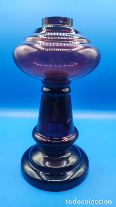 Antig&uuml;edades: PAREJA DE QUINQUES EN CRISTAL MORADO - Foto 4