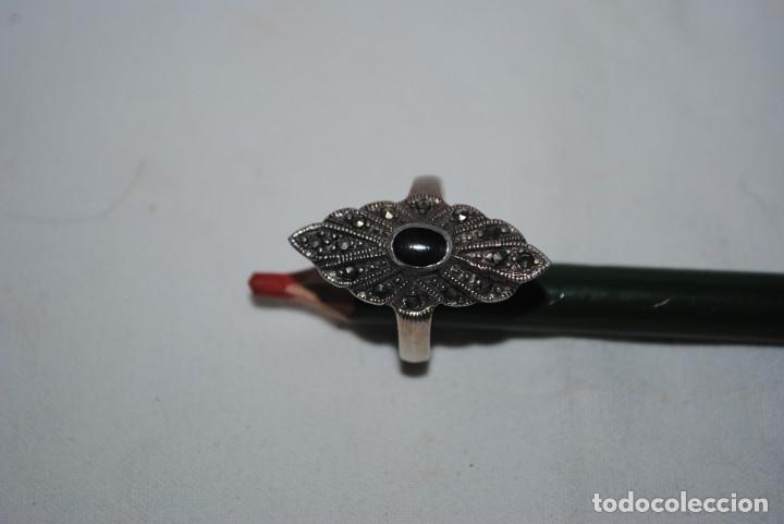 Antig&uuml;edades: ANILLO DE PLATA EN PUNTA CON PIEDRA NEGRA . - Foto 3