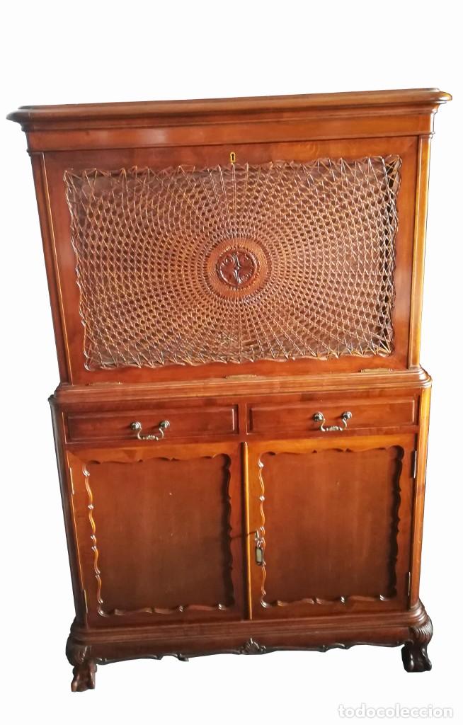 Antig&uuml;edades: MUEBLE BAR DE MADERA DE NOGAL ESTILO CHIPPENDALE - Foto 1