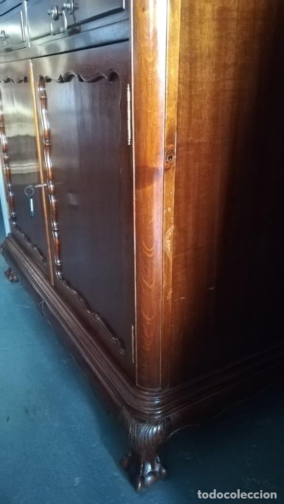 Antig&uuml;edades: MUEBLE BAR DE MADERA DE NOGAL ESTILO CHIPPENDALE - Foto 8