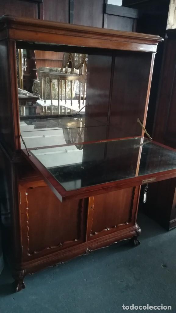 Antig&uuml;edades: MUEBLE BAR DE MADERA DE NOGAL ESTILO CHIPPENDALE - Foto 9