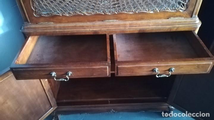 Antig&uuml;edades: MUEBLE BAR DE MADERA DE NOGAL ESTILO CHIPPENDALE - Foto 12