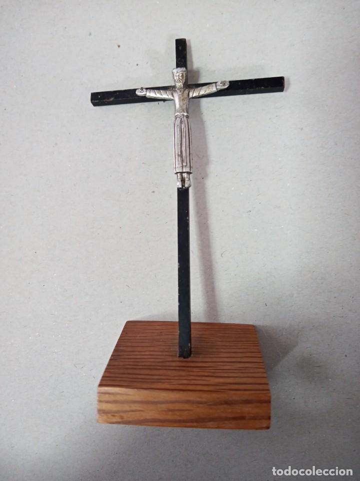 Antig&uuml;edades: CRISTO DE METAL Y MADERA DE SOBREMESA - Foto 1