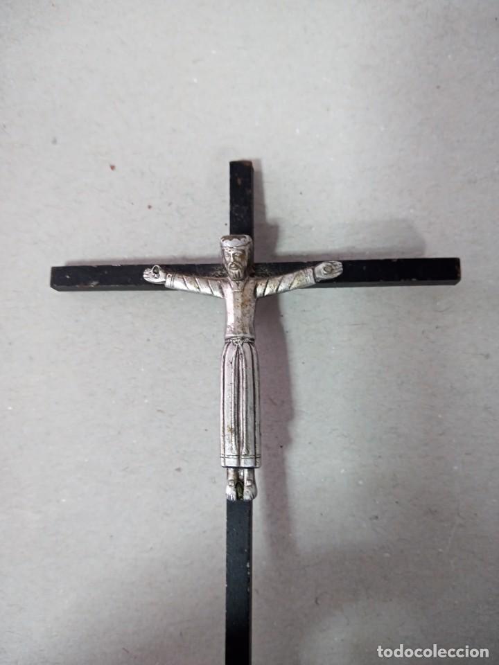 Antig&uuml;edades: CRISTO DE METAL Y MADERA DE SOBREMESA - Foto 2