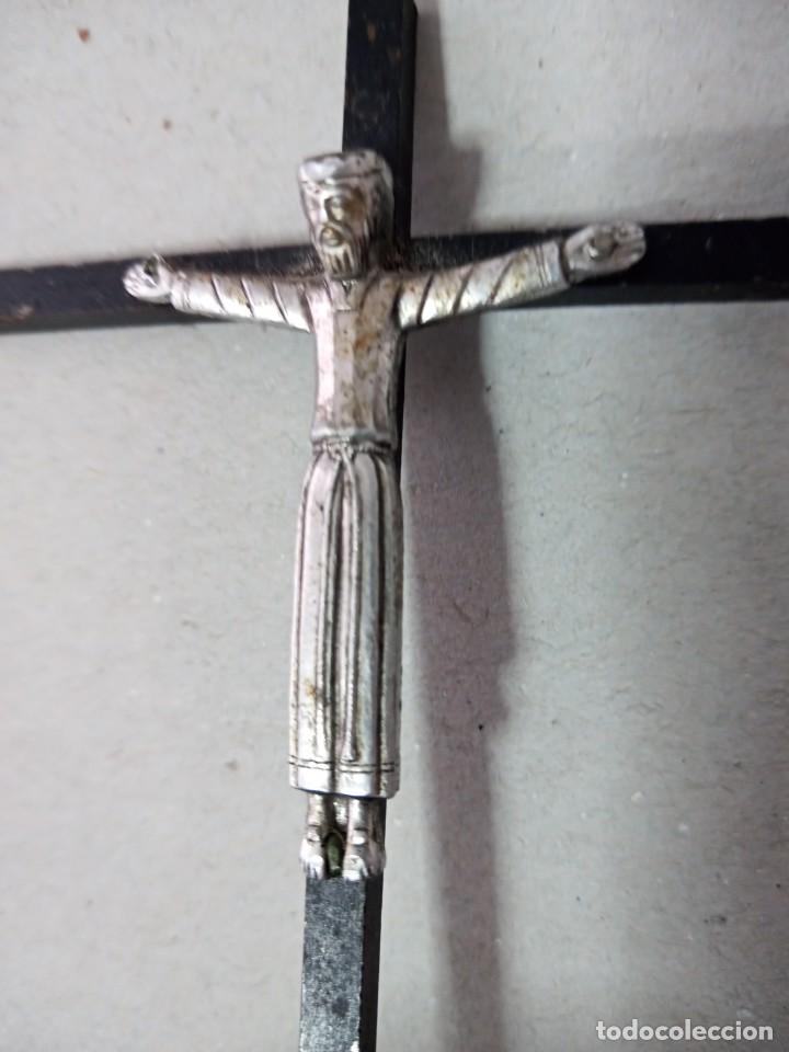 Antig&uuml;edades: CRISTO DE METAL Y MADERA DE SOBREMESA - Foto 4