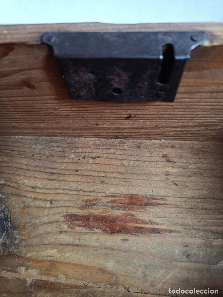 Antig&uuml;edades: ANTIGUO LIMOSNERO CAJA DE MADERA XVIII - Foto 2