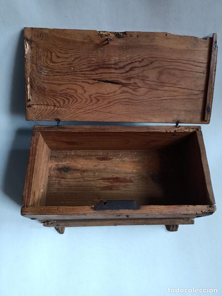 Antig&uuml;edades: ANTIGUO LIMOSNERO CAJA DE MADERA XVIII - Foto 4