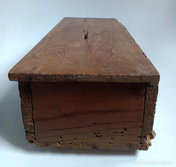 Antig&uuml;edades: ANTIGUO LIMOSNERO CAJA DE MADERA XVIII - Foto 5