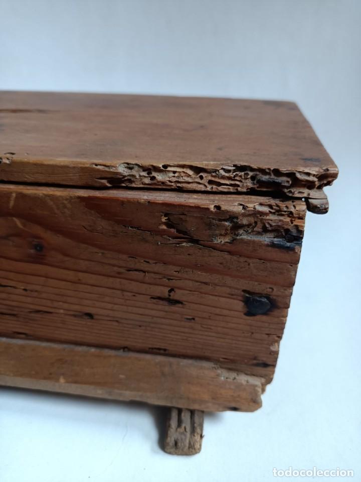 Antig&uuml;edades: ANTIGUO LIMOSNERO CAJA DE MADERA XVIII - Foto 6