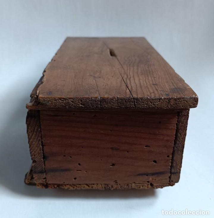 Antig&uuml;edades: ANTIGUO LIMOSNERO CAJA DE MADERA XVIII - Foto 10
