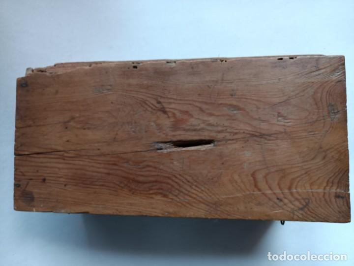 Antig&uuml;edades: ANTIGUO LIMOSNERO CAJA DE MADERA XVIII - Foto 12