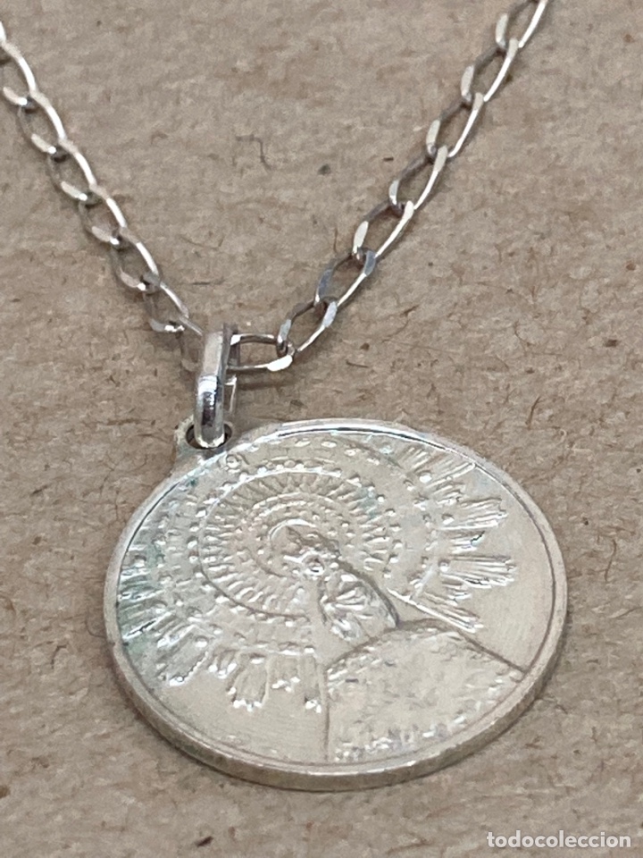 Antig&uuml;edades: Medalla y cadena de plata religiosa - Foto 2