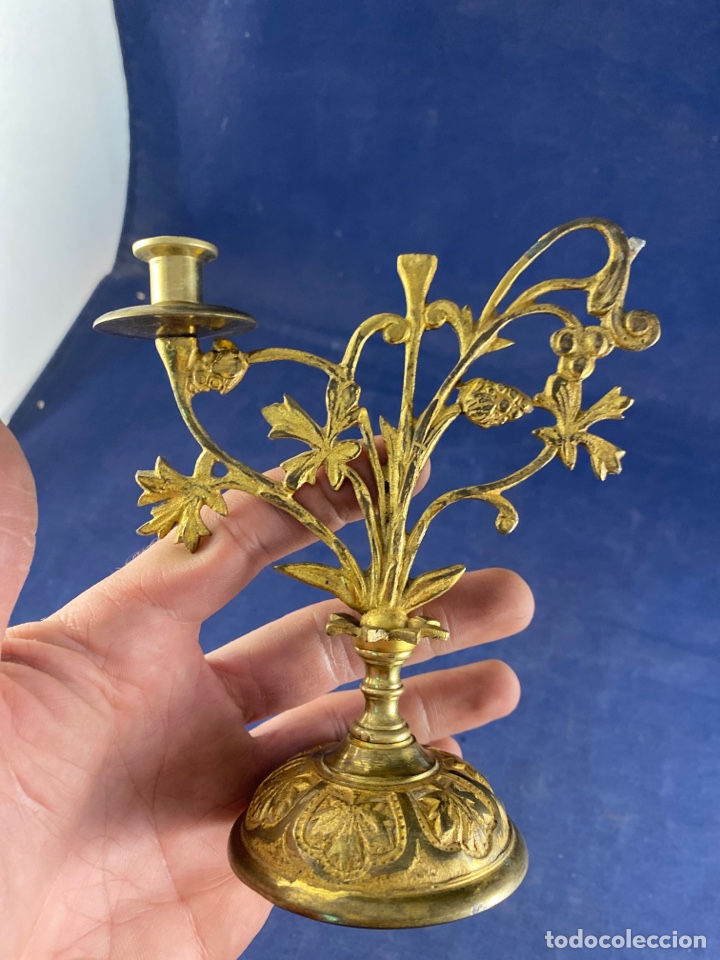 Antig&uuml;edades: Porta velas de bronce - Foto 3
